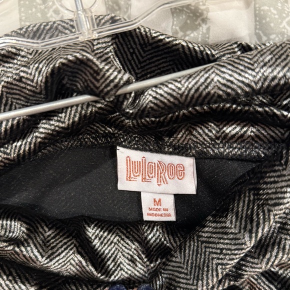 🥳 5 for $25 sale! #5for$25Lovely and hip velvet Cassie skirtExcellent condition. - Picture 3 of 5